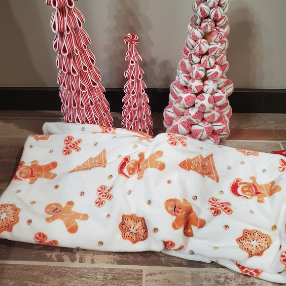 Adorable Gingerbread Man Throw-NWT - Picture 2 of 4